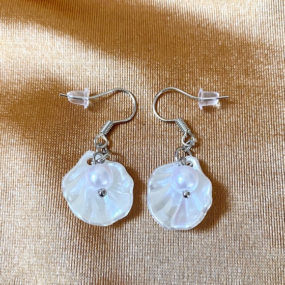 Mermaid pearl and seashell earrings - Picture 3 of 3